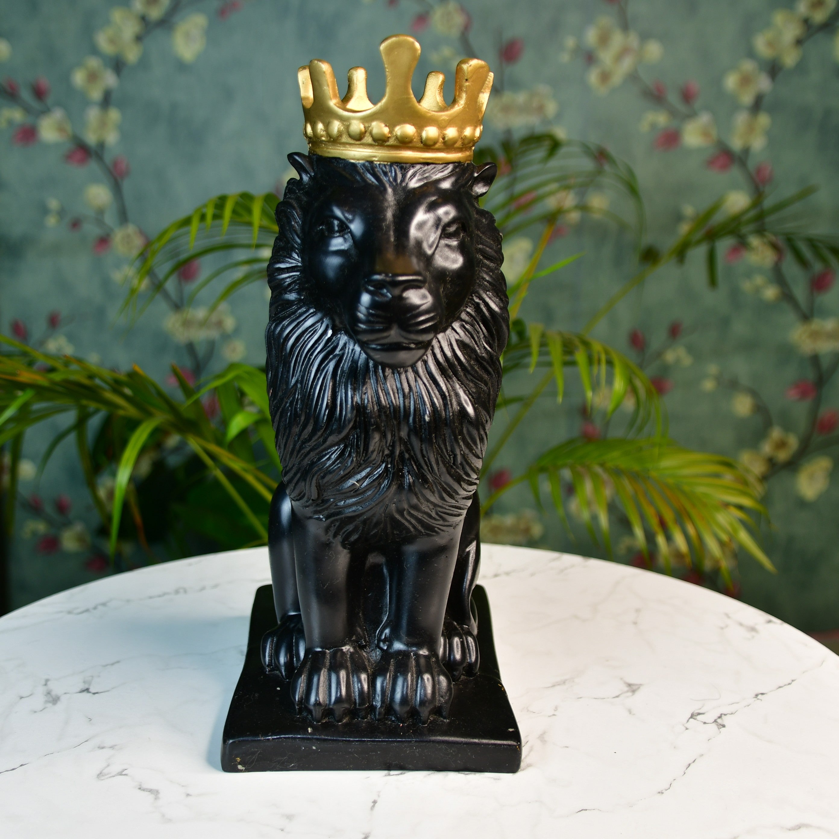MAYII luxury lion showpiece decor in black with a gold crown sitting on a white marble tabletop