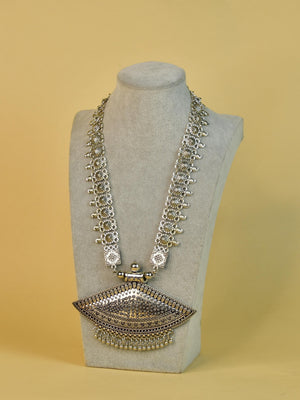 Mayii German Silver Necklace: Triangular Flower Design - Mayii - Mayii