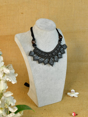 Mayii Handcrafted Terracotta Choker: Kite Pattern Design - Mayii - Mayii