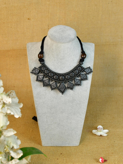 Mayii Handcrafted Terracotta Choker: Kite Pattern Design