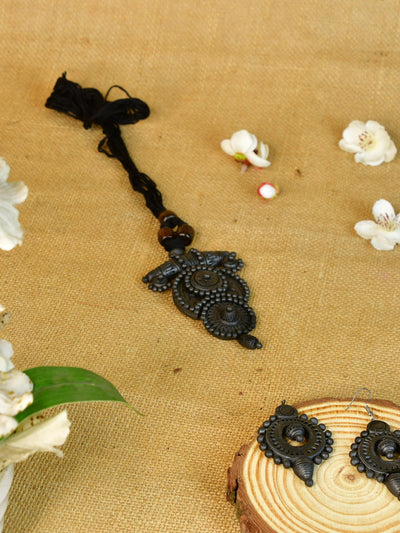 Mayii Handcrafted Terracotta Pendant: Petaled Ovoid Design