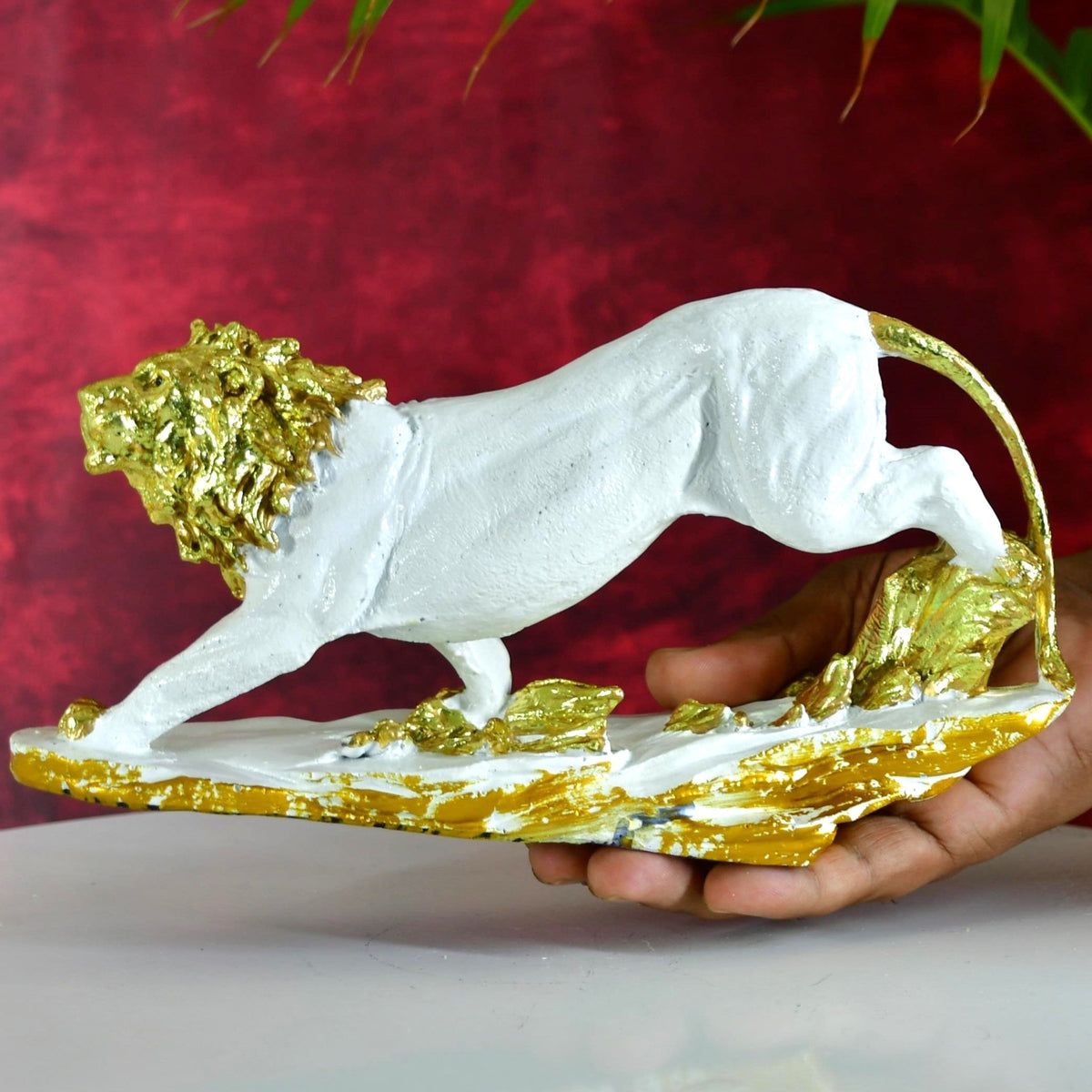 MAYII tabletop modern lion centerpiece for living room in white and gold decorative sculpture
